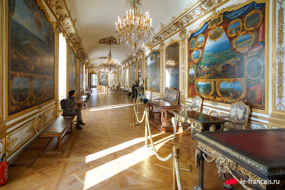 Галерея битв (Galerie des Batailles). Она расписана по заказу Луи II Бурбона, принца де Конде. Фото: Илья Думов, le-francais.ru