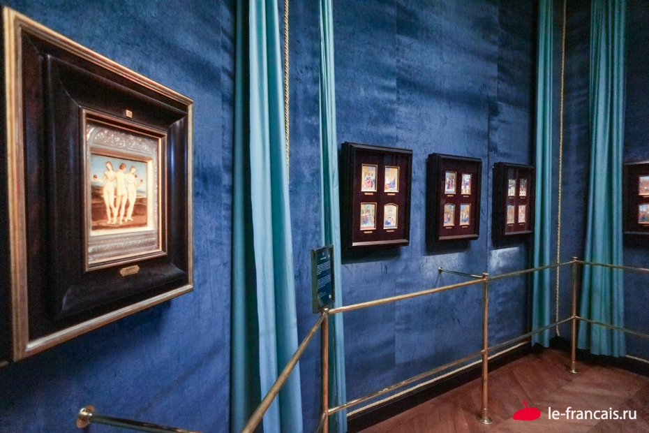 Комната в музее, где она висит, — чтобы оценить ее масштаб. Она в оригинале совсем небольшая по размеру. Фото: Илья Думов, le-francais.ru
