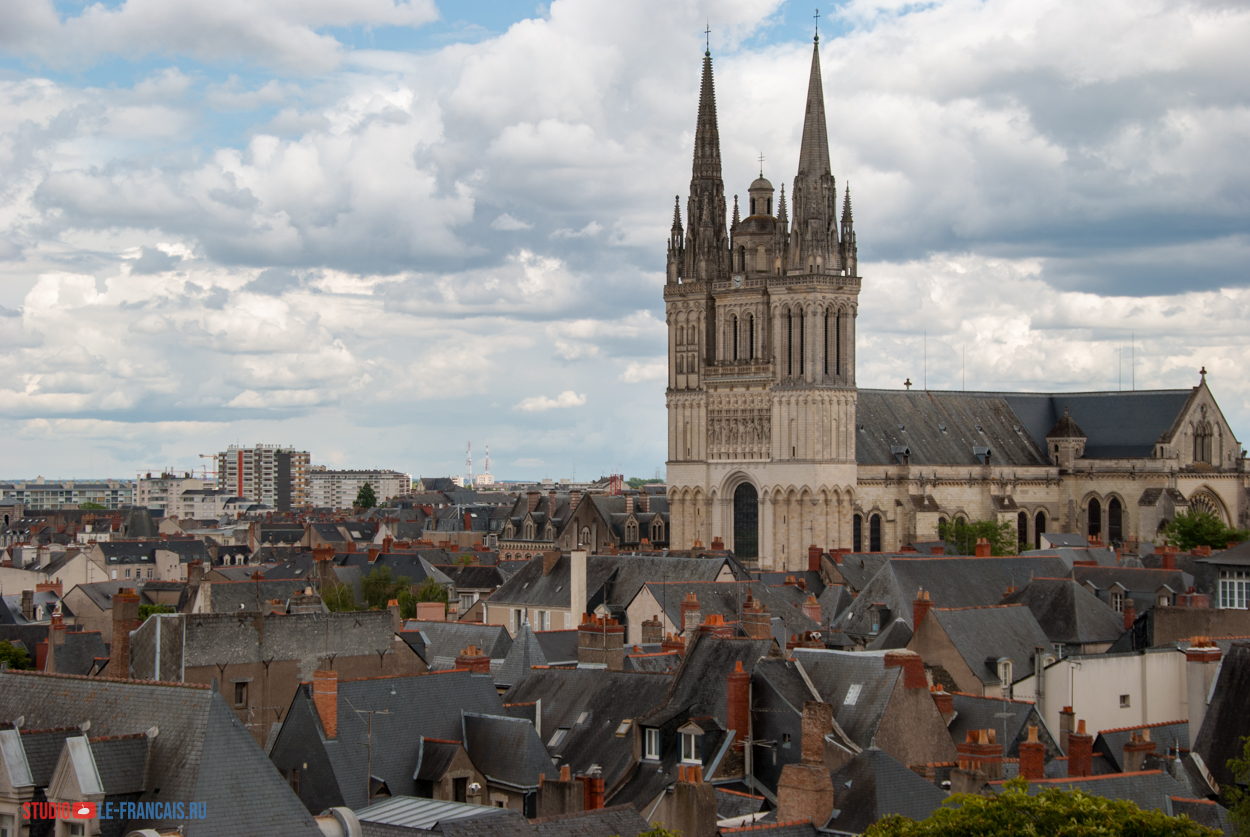 Кафедральный собор Святого Маврикия (Cathédrale Saint-Maurice d'Angers) — вид с башни замка.: Илья Думов, le-francais.ru